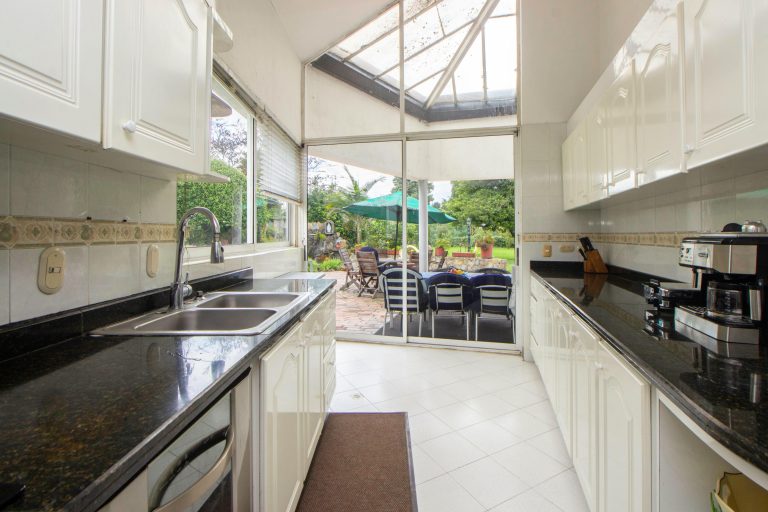 Modern Covered Outdoor Kitchen Ideas for Backyard Living